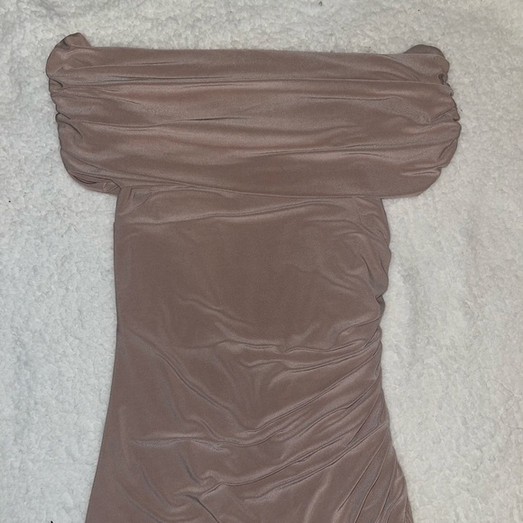 Off the shoulder dress - Picture 2 of 3